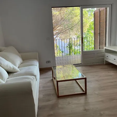 Modern With Parking 2 Min From The