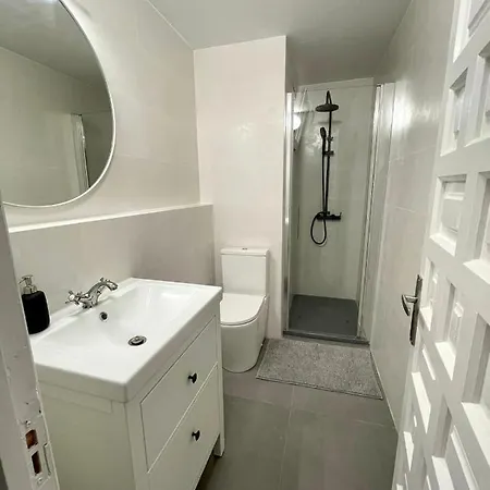 Modern With Parking 2 Min From The *