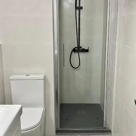 Modern With Parking 2 Min From The דירה קאלייה דה פאלאפרוג'ל