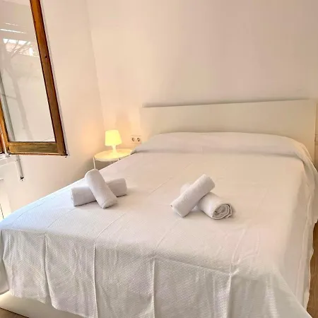 Modern With Parking 2 Min From The Appartamento